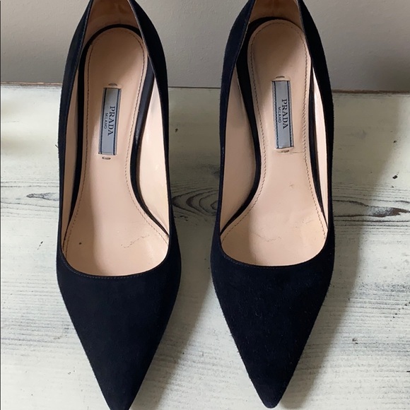 Black suede Prada pumps - Picture 2 of 8